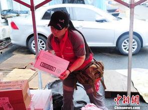 长春今日头条快递员,辛勤身影穿梭城市，传递温暖与便捷
